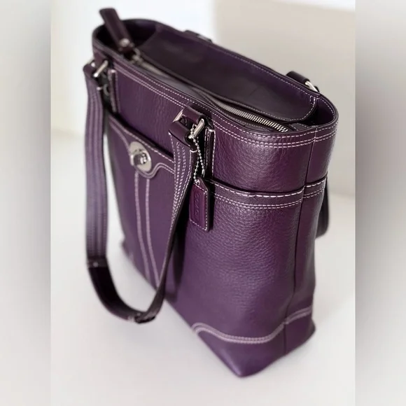 Vintage Coach Hamptons Turnlock Tote F13959 Plum Pebbled Leather - Picture 7 of 13